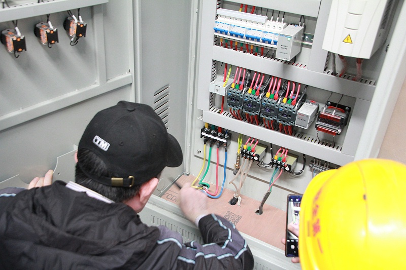 青島中新華美邀請(qǐng)市安全生產(chǎn)專家為企業(yè)安全生產(chǎn)“會(huì)診”