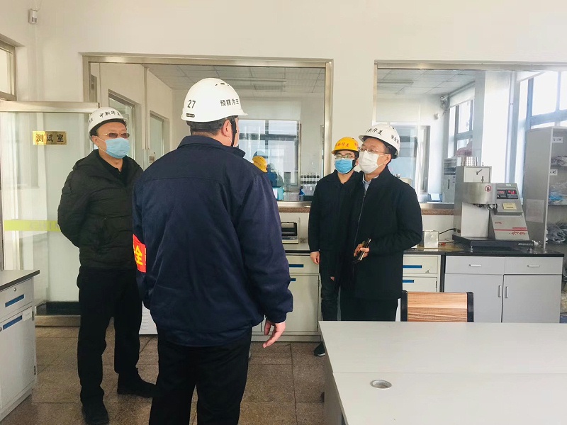 街道有關(guān)領(lǐng)導(dǎo)，深入一線，來(lái)到青島中新華美檢查復(fù)工有關(guān)情況