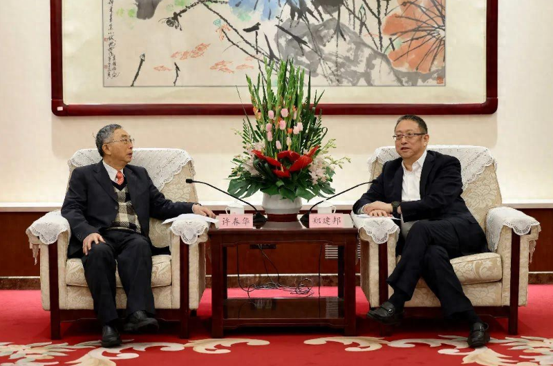 全國(guó)人大常委會(huì)副委員長(zhǎng)、民革中央主席鄭建邦會(huì)見臺(tái)灣奇美集團(tuán)董事長(zhǎng)許春華