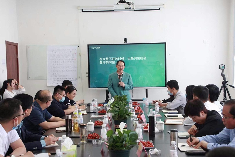 央視財(cái)經(jīng)頻道、鳳凰衛(wèi)視特約評(píng)論員單仁博士賦能分享營(yíng)銷數(shù)字化轉(zhuǎn)型的知識(shí)