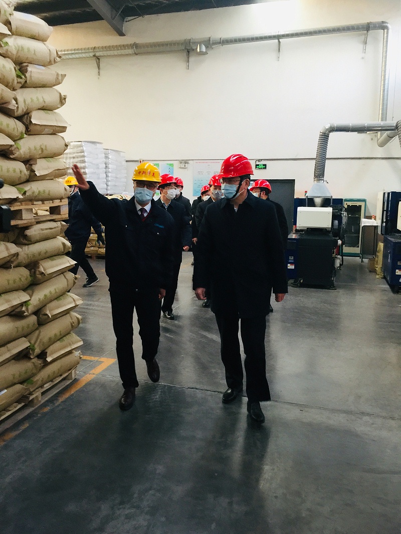 青島市委常委、統(tǒng)戰(zhàn)部部長(zhǎng)王久軍、市委臺(tái)港澳辦主任紀(jì)家棟、城陽區(qū)區(qū)長(zhǎng)解宏勁、區(qū)委常委、統(tǒng)戰(zhàn)部部長(zhǎng)高尚倫一行蒞臨我司考察