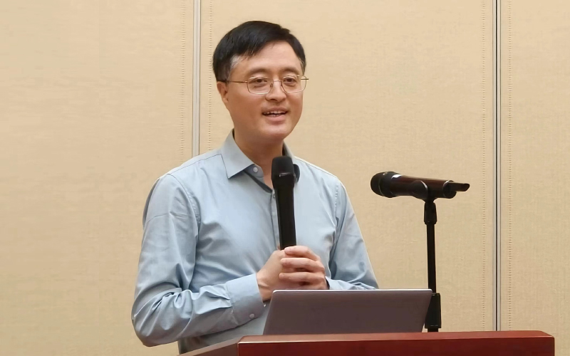 《塑料工業(yè)》理事會副理事長、第10屆編委會編委、青島中新華美總經(jīng)理王東