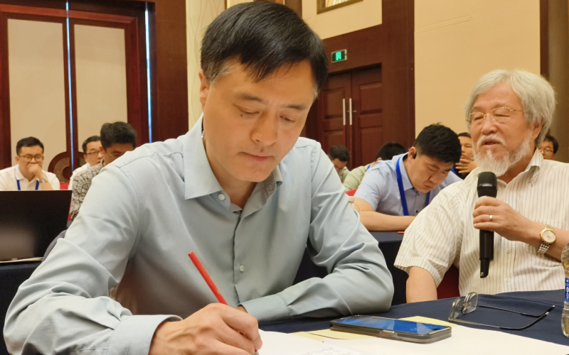 《塑料工業(yè)》理事會副理事長、第10屆編委會編委、青島中新華美總經(jīng)理王東