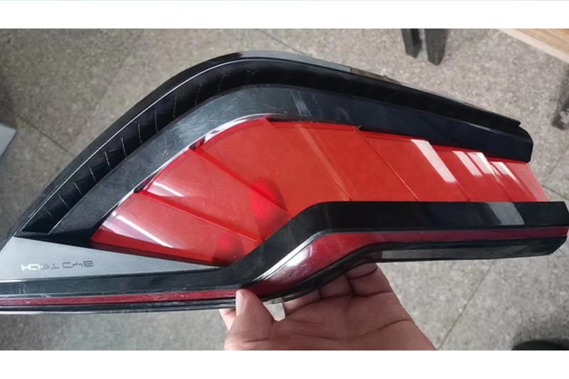 車燈邊框光澤度總不達(dá)標(biāo)？高光黑PC材料是關(guān)鍵