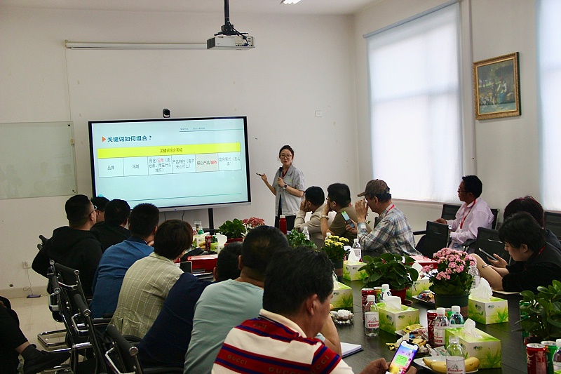 網(wǎng)銷(xiāo)團(tuán)隊(duì)成員張雪雪對(duì)如何高效編輯吸睛文案心得進(jìn)行分享