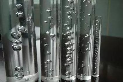 塑料注塑加工過程中出現(xiàn)塑料制品氣泡問題，應(yīng)該如何解決？