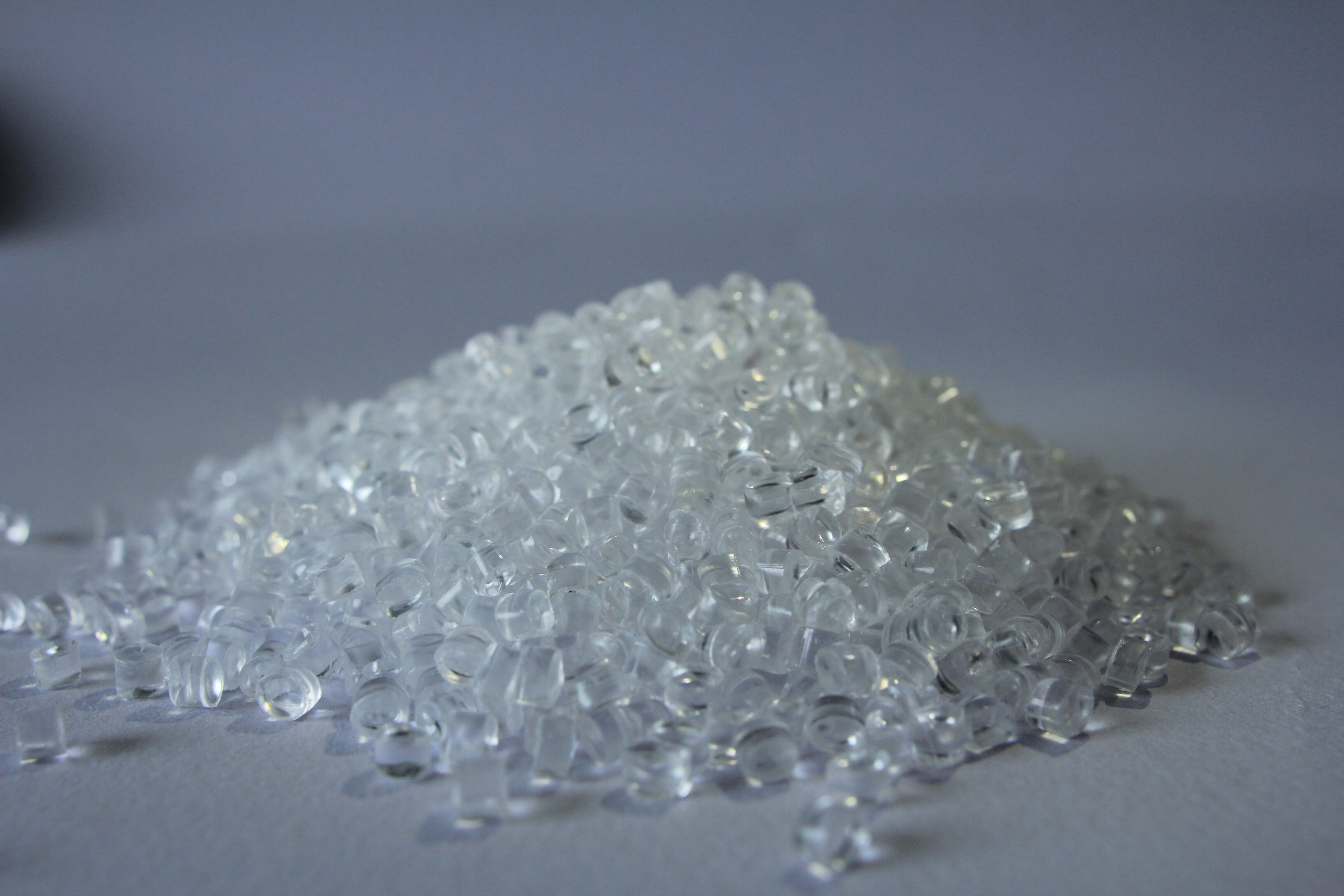 聚苯乙烯PS材料的性能特點和應(yīng)用有哪些？