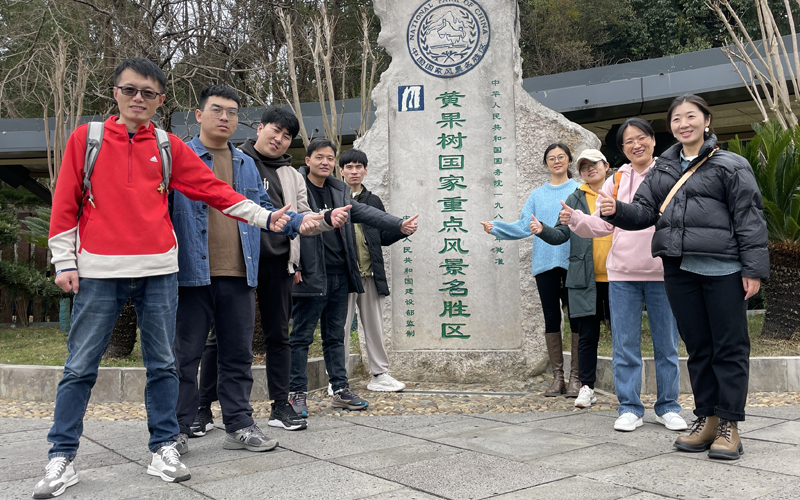 黃果樹瀑布景區(qū)團隊合影