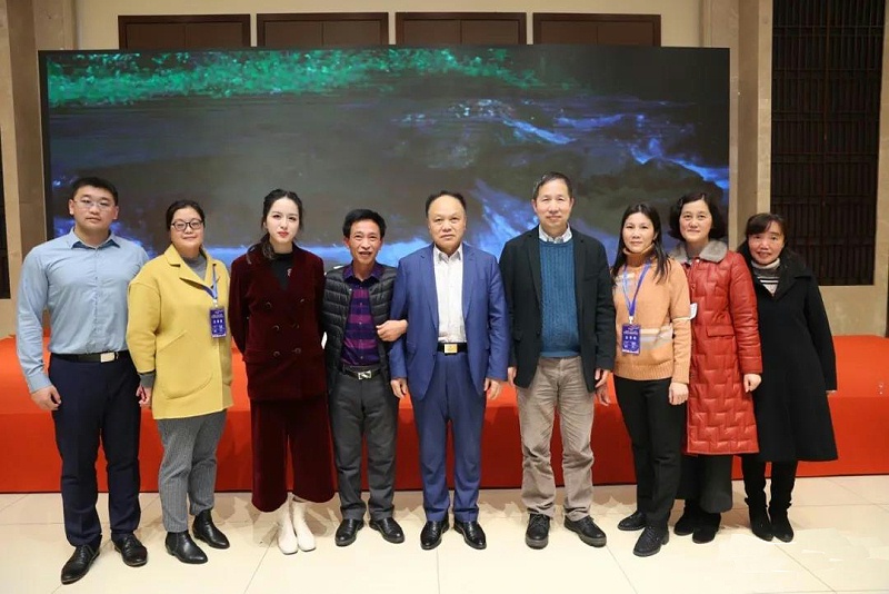 《塑料工業(yè)》全體人員與蹇錫高院士、王玉忠院士、劉孝波教授合影留念